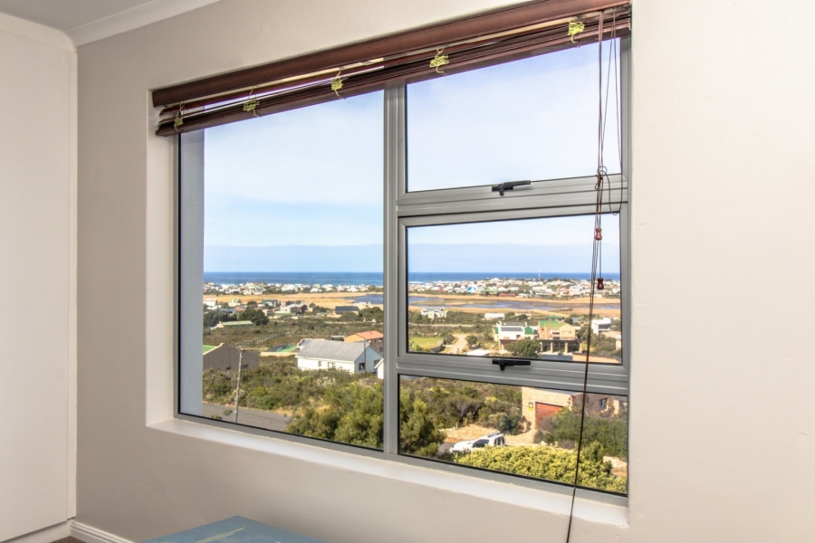 To Let 6 Bedroom Property for Rent in Bettys Bay Western Cape